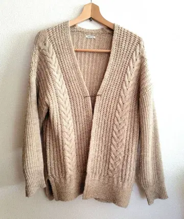NOMBRE IMPAIR 베이지 케이블 짜임 가디건