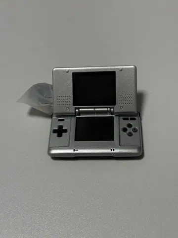 닌텐도 뮤지엄 Nintendo DS 실버 키링