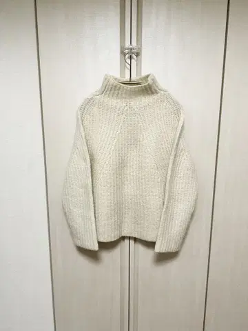 엠포리오 아르마니 울 하이넥 스웨터 23AW