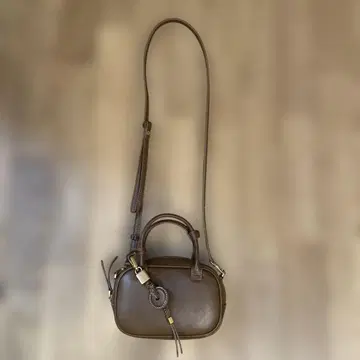 ZARA 브라운 핸들 부착 숄더백