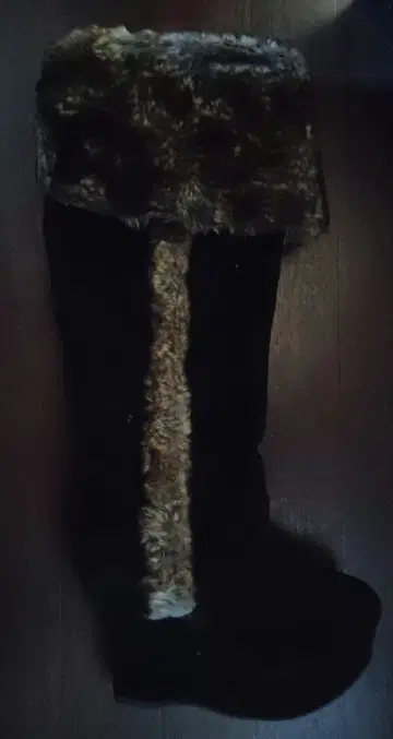 블랙 무스탕 롱 부츠