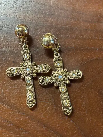 핑크하우스? 빈티지풍 골드 컬러 십자가 귀찌