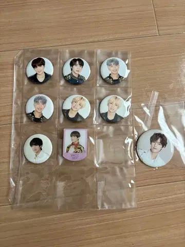 BTS 캔 배지 아크릴 스탠드