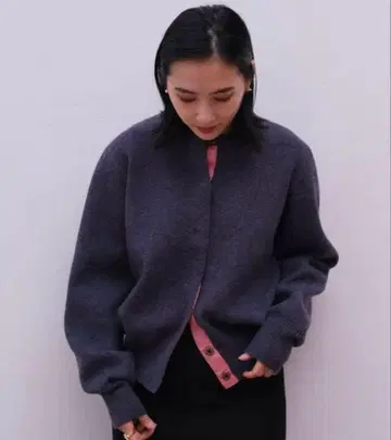 AKTE 버튼 플라이 니트 가디건