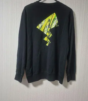 유니클로 UT 포켓몬 피카츄 트레이닝복 맨투맨 XL