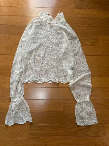 파메오 포즈 화이트 레이스 블라우스