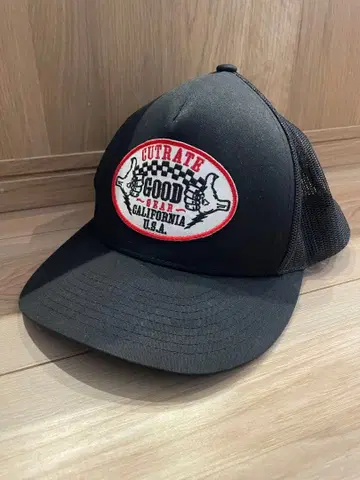 CUTRATE 블랙 트래커 캡