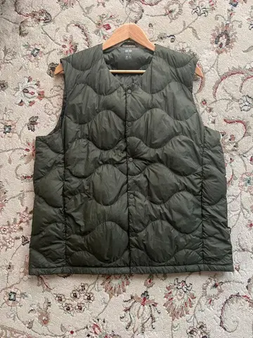 유니클로 울트라 라이트 다운 웨이브 퀼트 컴팩트 베스트 다운 베스트