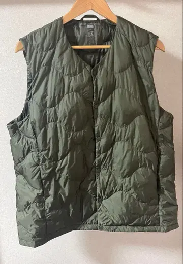 유니클로 울트라 라이트 다운 웨이브 퀼트 컴팩트 베스트 다운 베스트