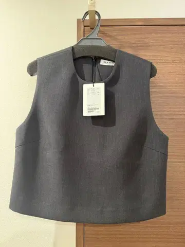 말루 유나이티드 애로우즈 슬리브리스 블라우스