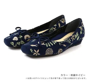 크롤 발리에 자수 네이비 리본 포함 스퀘어토 발레 펌프스