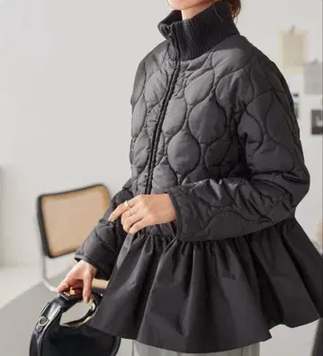 고베 레터스 블랙 페플럼 퀼팅 자켓