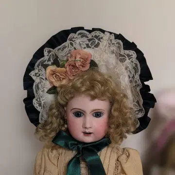 인형용 보닛 레이스와 리본 포함