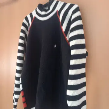 카스텔바작 스트라이프 하이넥 니트 스웨터