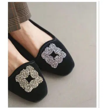 비쥬 장식 블랙 플랫슈즈