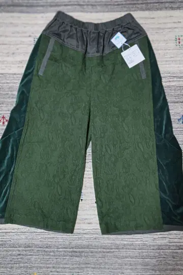 센소유니코 안길 그린 가우초 팬츠 벨로아 소재