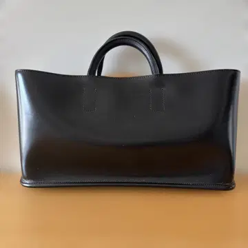 PIENI 블랙 가죽 토트백