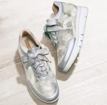 카모 패턴 가죽 스니커즈 4E