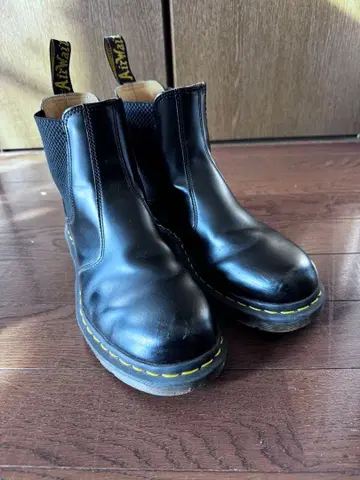 Dr. Martens 사이드 고어 부츠 블랙