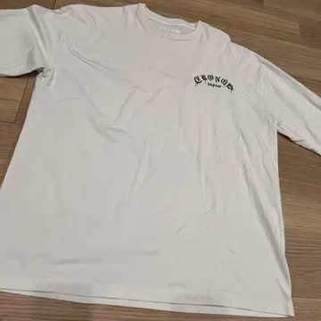 CRONOS 화이트 긴팔 티셔츠