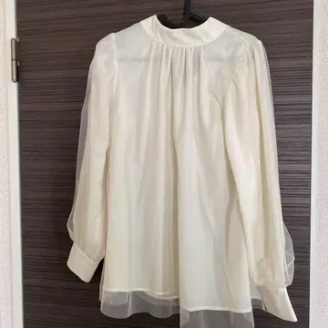 아이보리 시스루 블라우스 S 사이즈