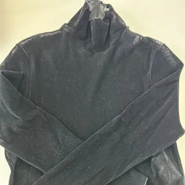 블랙 터틀넥 긴팔 니트