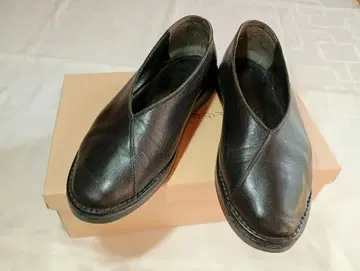 요건 레일 블랙 가죽 크로스 디자인 로퍼