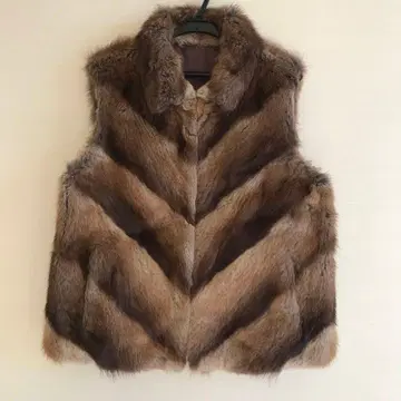 새상품 브라운 퍼 베스트 지오메트릭 패턴