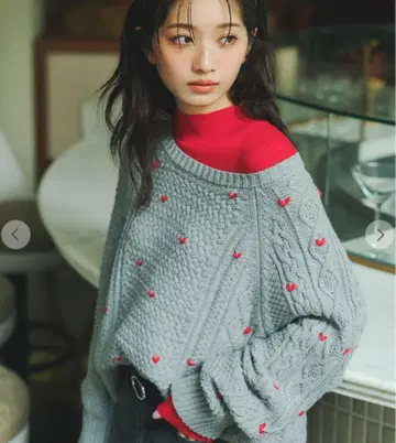 3가지 색상 코코딜 하트 자수 케이블 니트