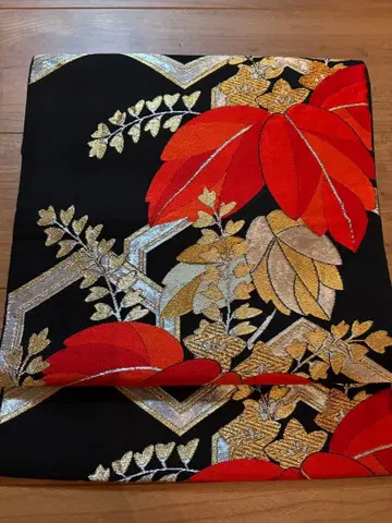 앤티크 화려한 블랙 베이스 후쿠로 오비