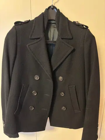 닐바렛 블랙 더블 브레스트 피 코트