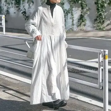 W640 Spick & Span 코튼 새틴 핀턱 원피스