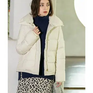 오파크 클립 2WAY 카라 탈부착 가능 숏 자켓