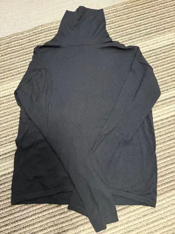 말루 유나이티드 애로우즈 터틀넥 니트