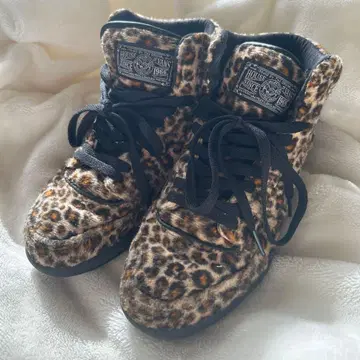 Vans 레오파드 무늬 하이컷 스니커즈