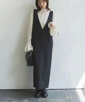 NOBLE 스트레이트 V넥 원피스 노블