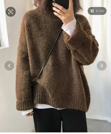 볼륨 두꺼운 원단 터틀 니트 브라운