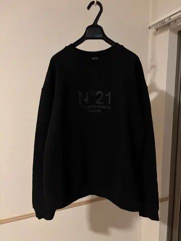 N21 (누메로 벤토우노) 맨투맨 트레이닝복 블랙 로고