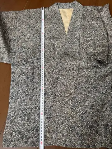 그레이 계열 꽃무늬 겉옷