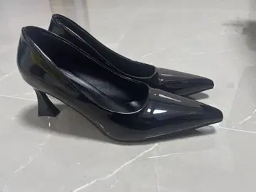 블랙 스틸레토 하이힐