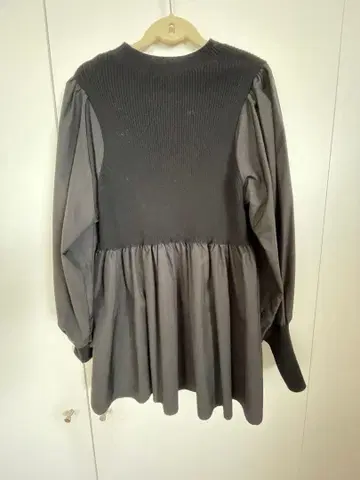 리브 니트 플레어 슬리브 상의