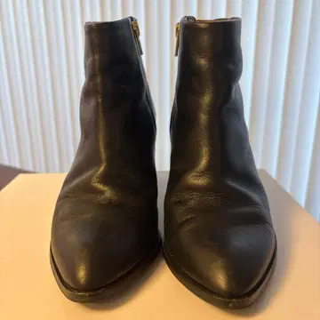 블랙 가죽 숏부츠 중간 굽