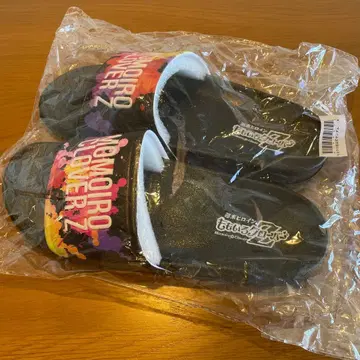 [ 미개봉 ] 모모쿠로 첫 공식 샌들 M