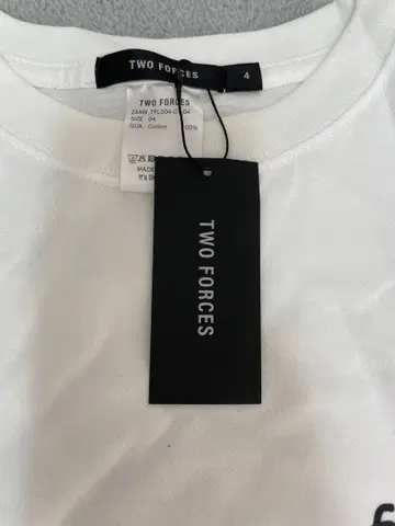 새상품 미사용 TWO FORCES 화이트 T셔츠 사이즈 4