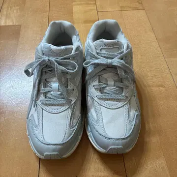 PUMA 스니커즈 24cm