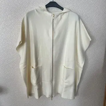 밀라노 리브 후디 판초 밴야드 스톰 화이트