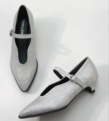 포인티드 토 3.5cm 힐 U컷 메리제인 펌프스 실버 L