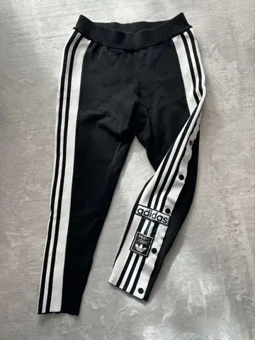 adidas 사이드 버튼 트랙 팬츠 블랙