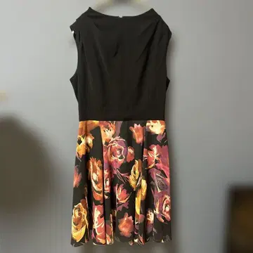 그레이스 콘티넨탈 슬리브리스 꽃무늬 무릎 기장 원피스