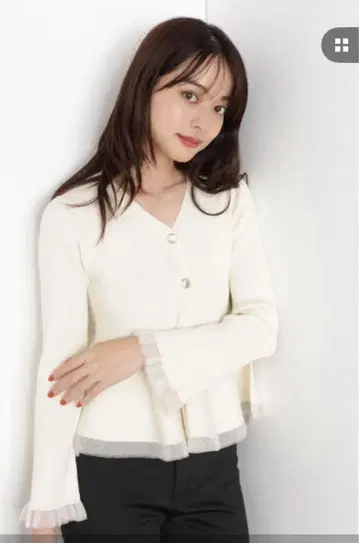 프로포션 마츠카와 호시 착용 시어 절개 페플럼 니트 택 포함 새상품